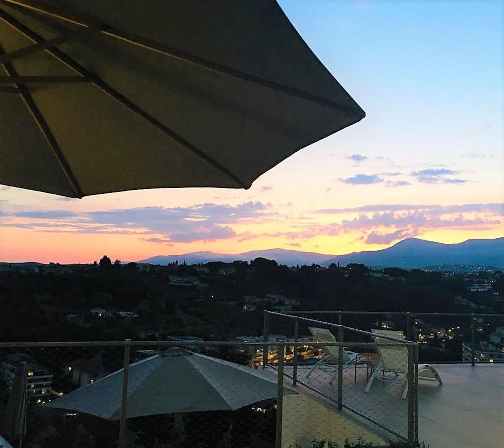 Twenty Rent Hotel Cagnes-sur-Mer Exterior photo