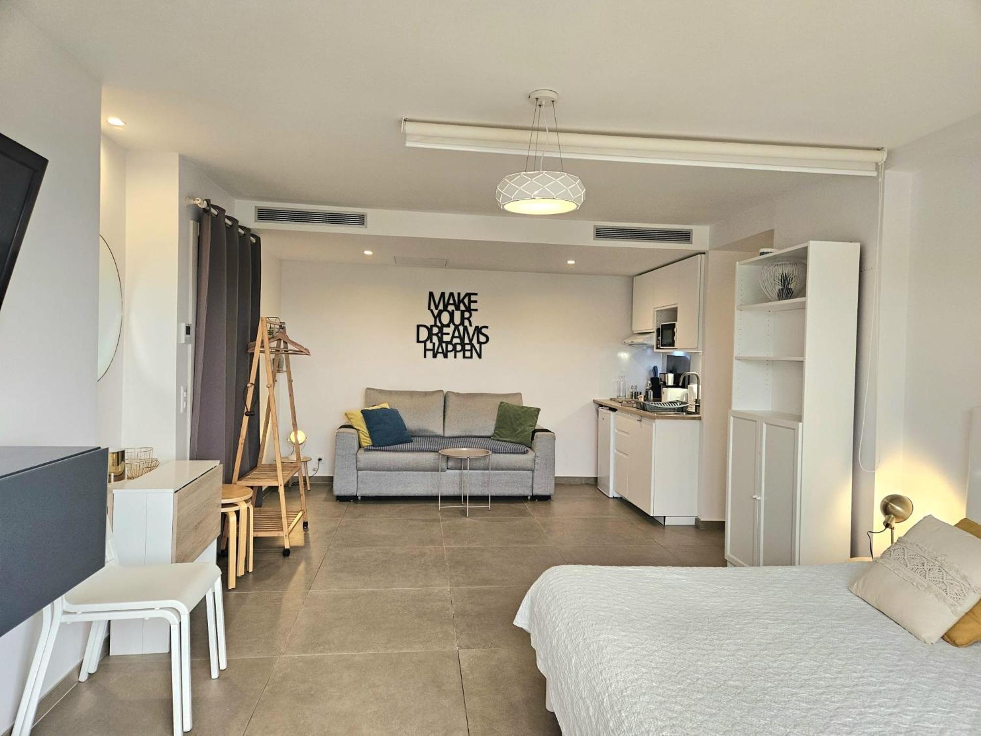 Twenty Rent Hotel Cagnes-sur-Mer Room photo