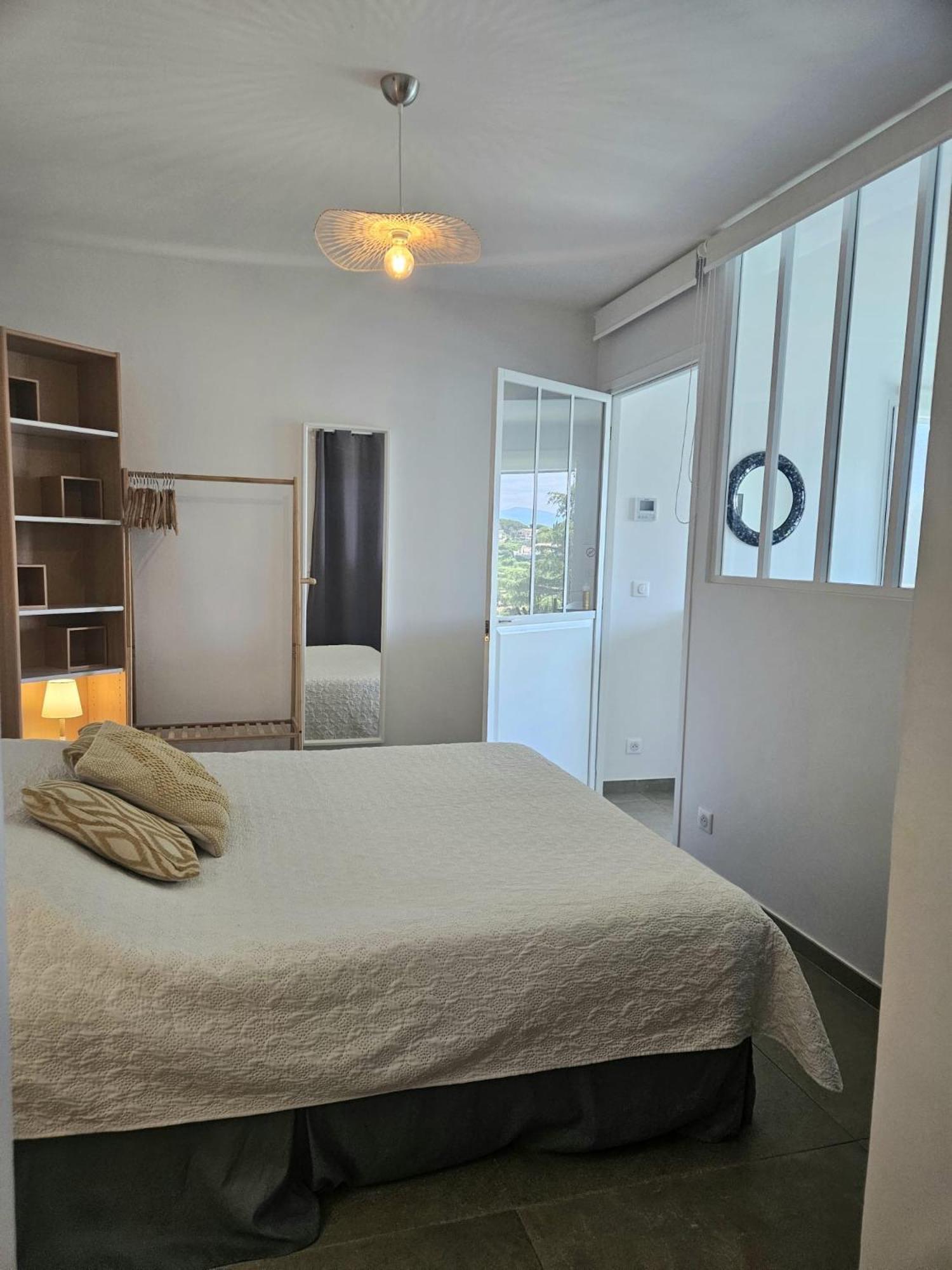 Twenty Rent Hotel Cagnes-sur-Mer Exterior photo